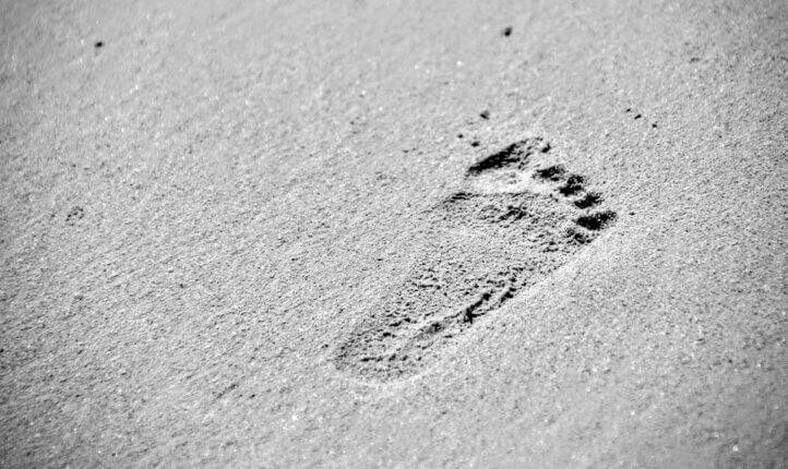 Image of a footprint in the sand, symobolising impermanence