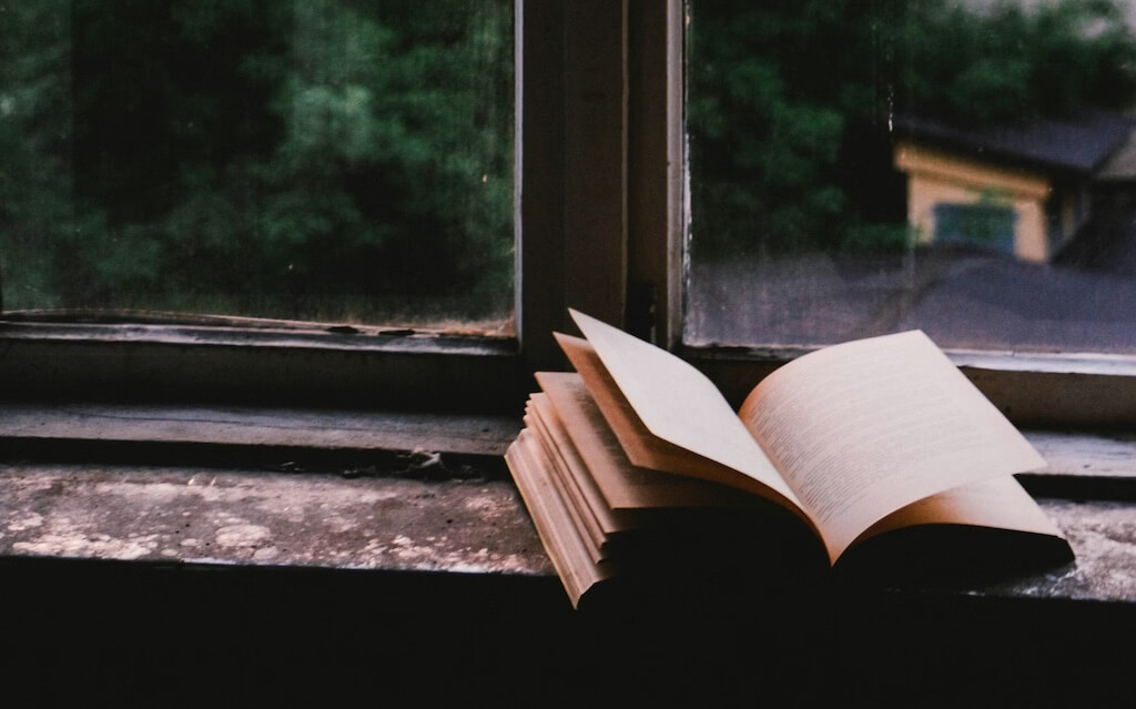 Story (picture of a book)