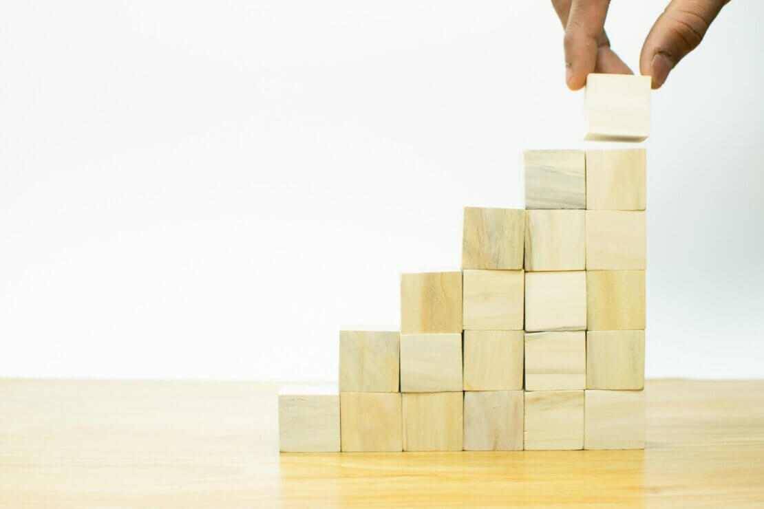 Coaching statistics (image of a bar chart made of building blocks)